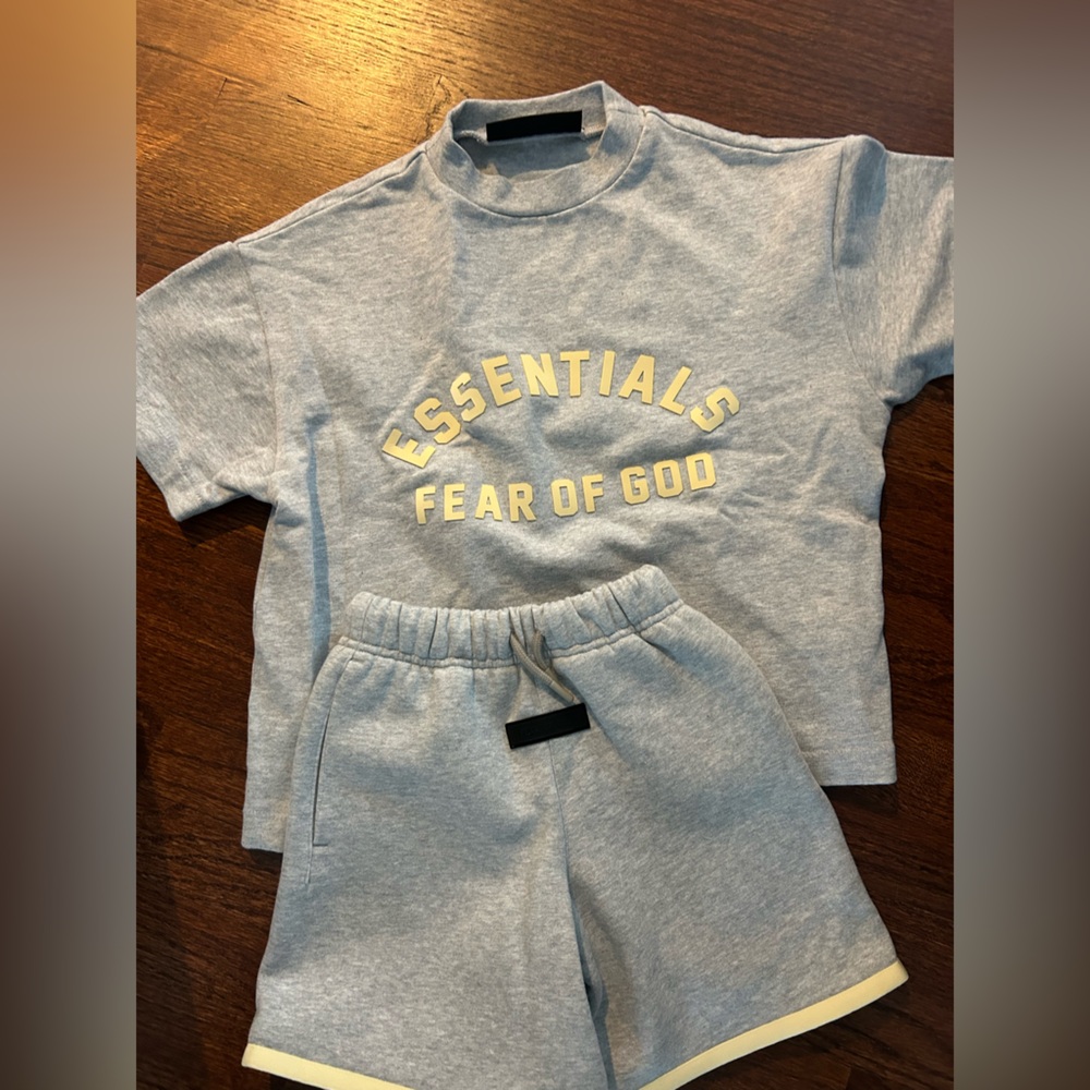 Essentials Fear of God Kids Matching Top & Shorts Set size 6/7